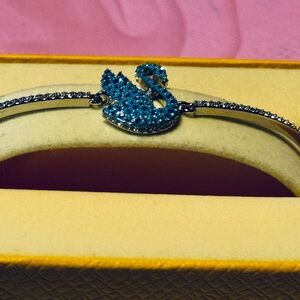 New Swarovski bracelet blue Swarovski stones in sterling silver adjustable chain